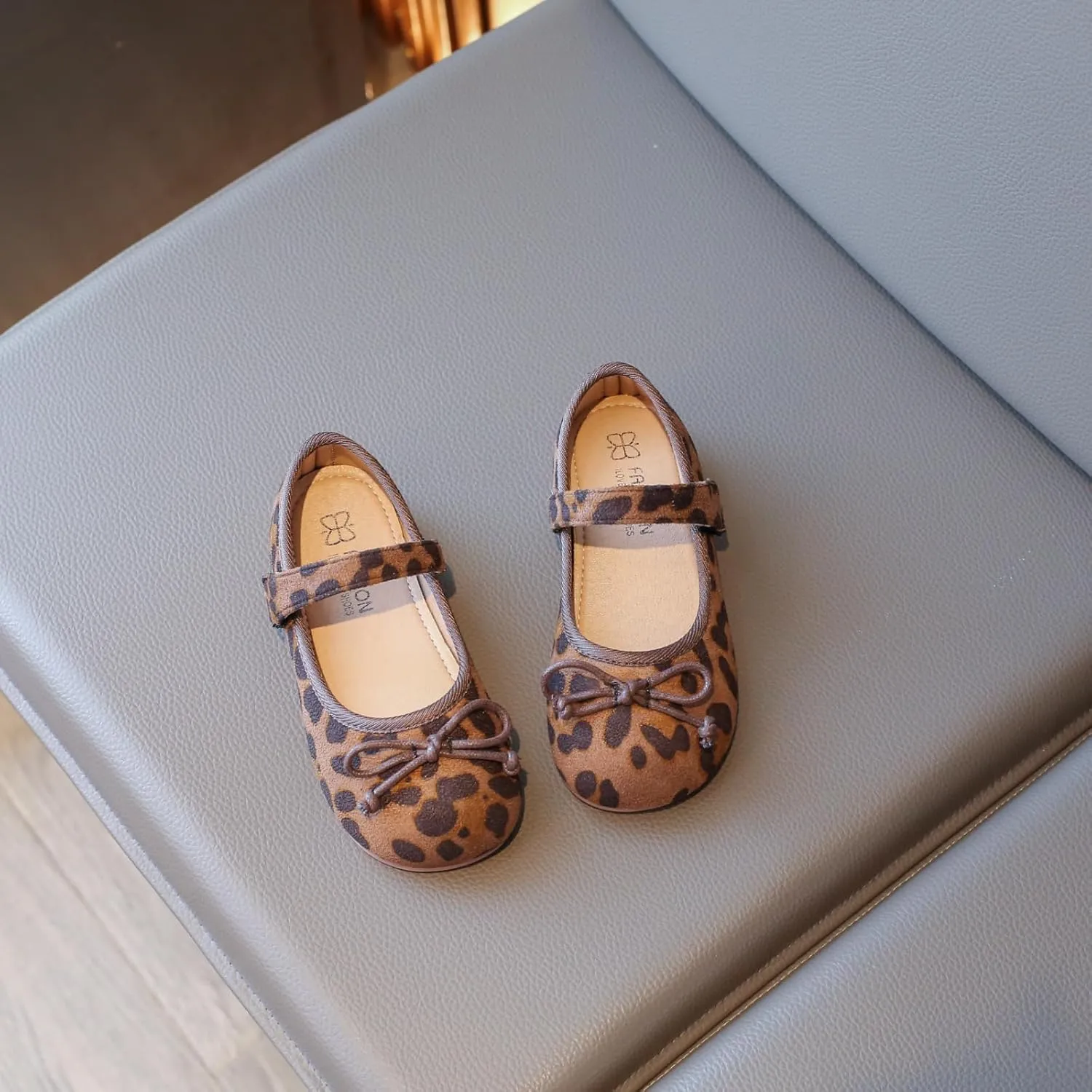 Children's Boat Shoes – Slip-On Loafers with Bow Tie and Leopard Pattern, Comfortable Closed Toe Flats for Fall 2025