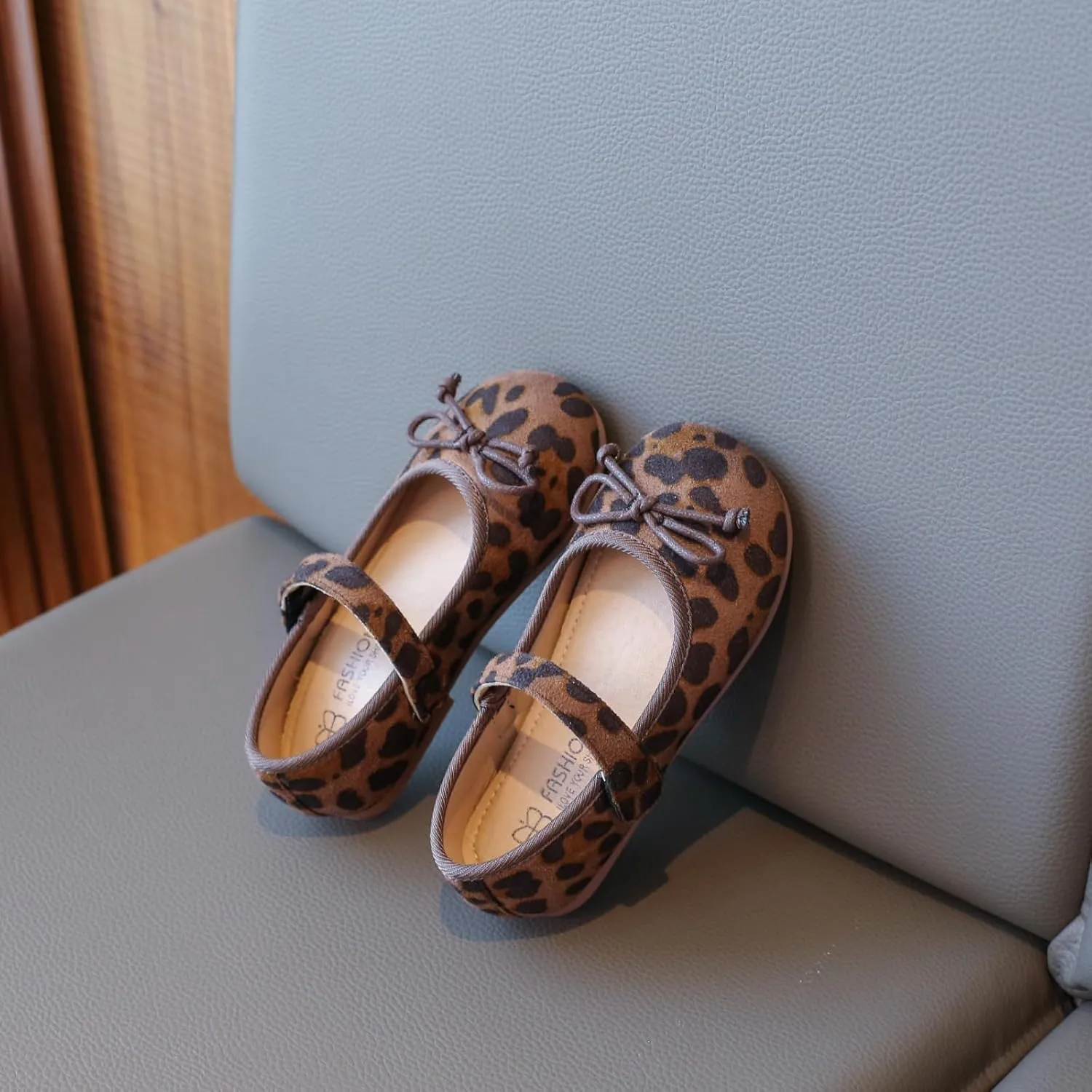 Children's Boat Shoes – Slip-On Loafers with Bow Tie and Leopard Pattern, Comfortable Closed Toe Flats for Fall 2025