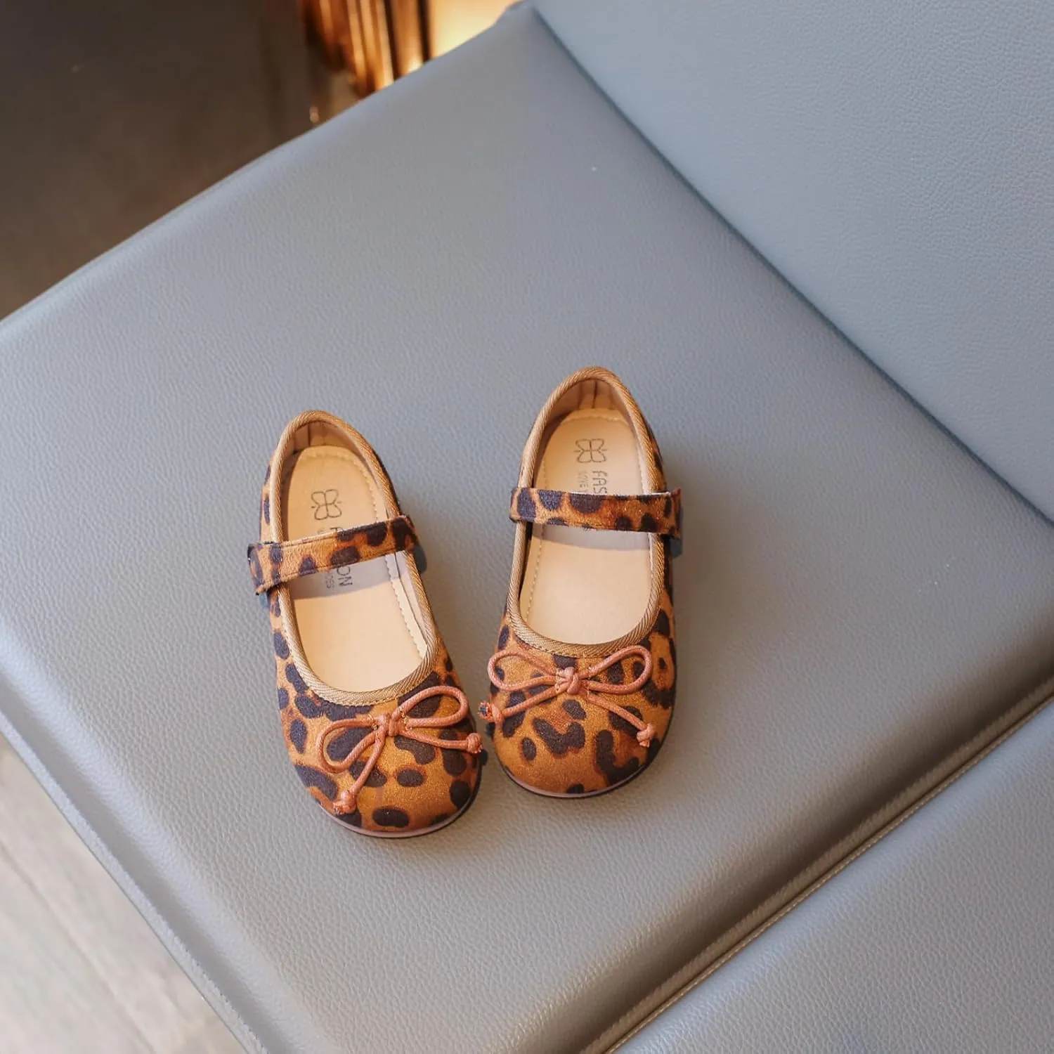 Children's Boat Shoes – Slip-On Loafers with Bow Tie and Leopard Pattern, Comfortable Closed Toe Flats for Fall 2025