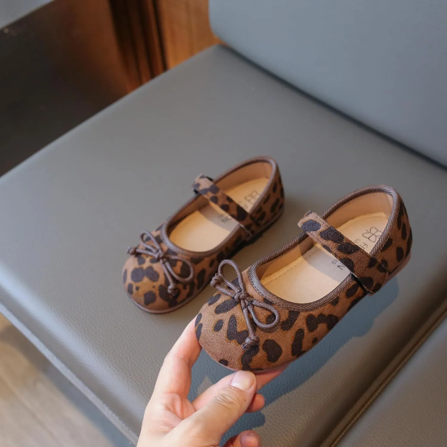 Children's Boat Shoes – Slip-On Loafers with Bow Tie and Leopard Pattern, Comfortable Closed Toe Flats for Fall 2025